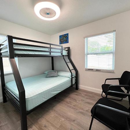 Hostal Beach Vacation Mode Bradenton Exterior photo