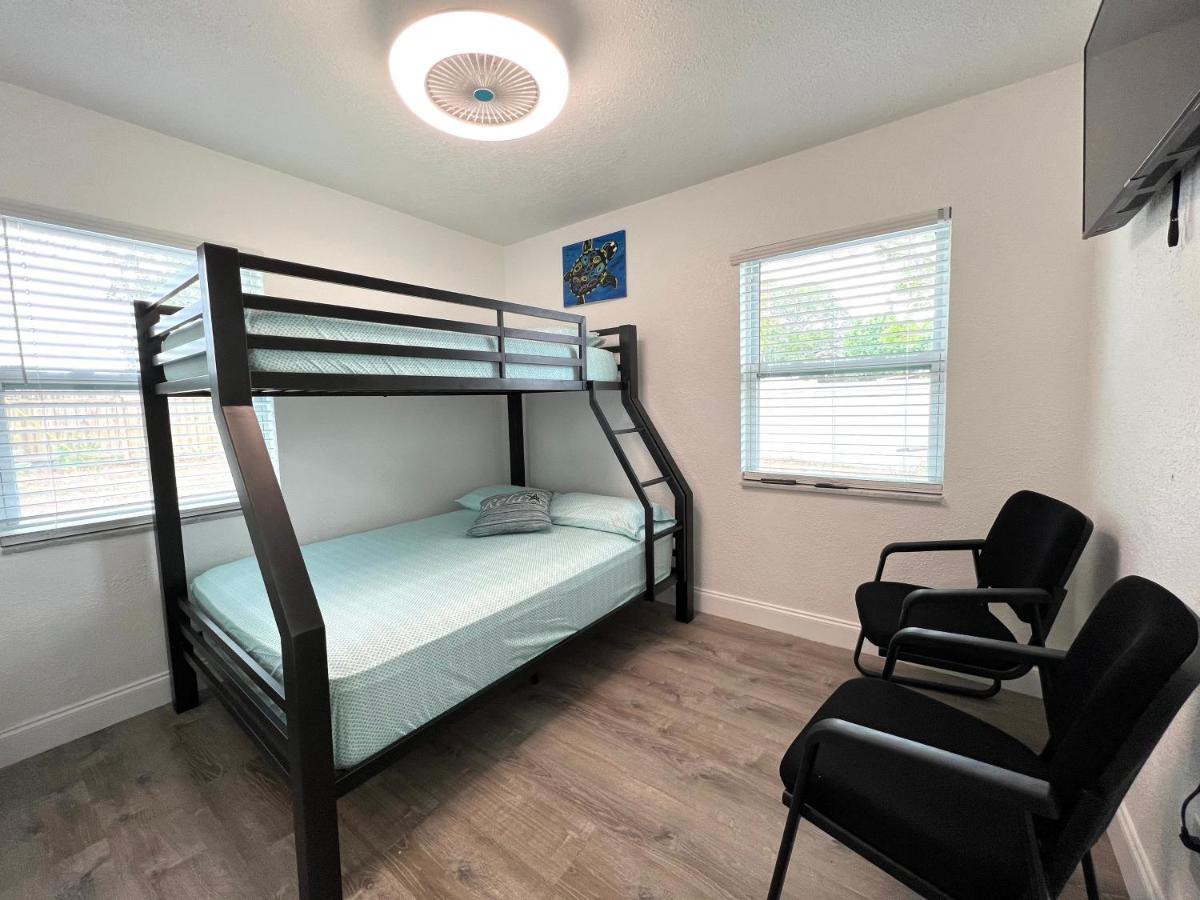 Hostal Beach Vacation Mode Bradenton Exterior photo