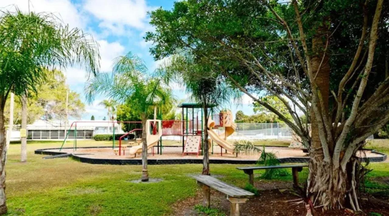 Hostal Beach Vacation Mode Bradenton Exterior photo